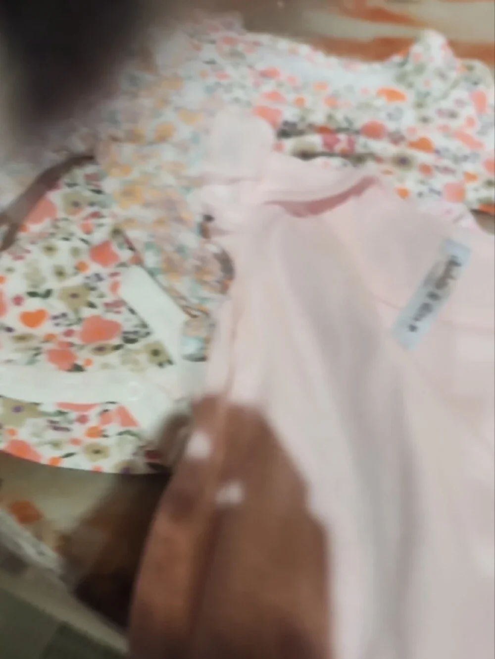 2 Onsies 9 Mo 2 Onsies 6-9 Mo 2 Outfits 6-9 Mo 1 Blouse 9 Mo 1 Top 9 Mo